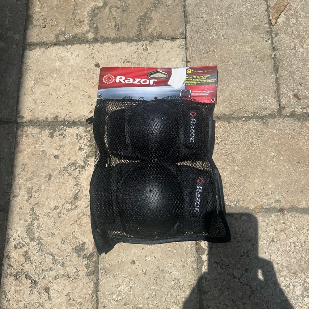 Razor Black elbow and KneeGuard